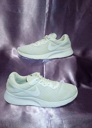 Женские кроссовки nike wmns tanjun 812655 -110 ( оригинал)
