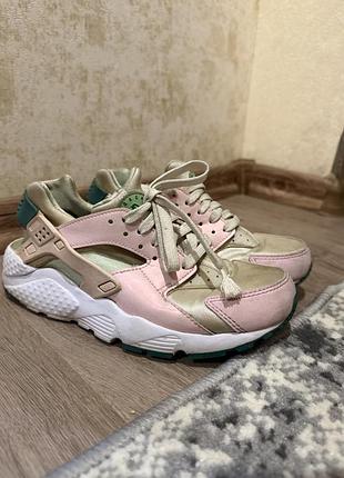 Взуття жіноче nike оригінал!!