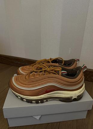 Оригінальні жіночі кросівки nike air max