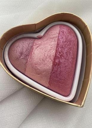 Запечені румʼяна blushing hearts triple baked blusher від бренду i heart revolution
