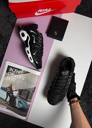Жіночі кросівки nike air max plus black white