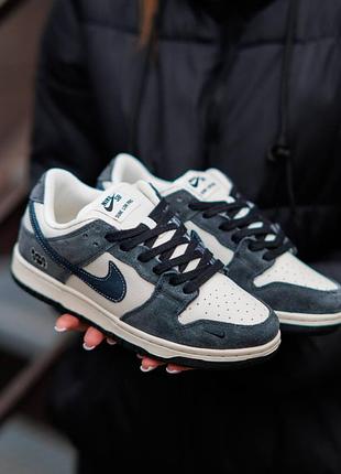 Жіночі кросівки nike s* d*nk low x kaws white blue 40