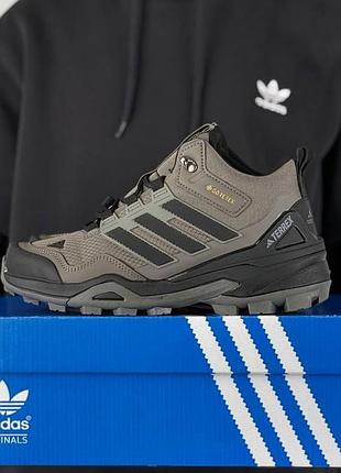 Мужские кроссовки на зиму adidas terrex fur gore tex светло коричневые адидас террекс на меху гортекс водонепроницаемые