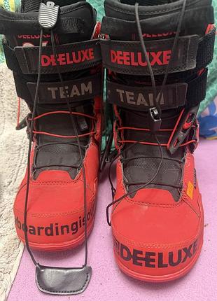 Сноубордичні  черевики deeluxe team id ltd яскраво-червоного кольору з чорними вставками 42 р.