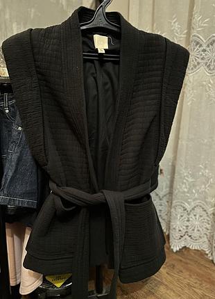 Чорний стильний жилет h&m 3
