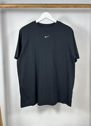 Nike center swoosh logo black футболка з красивим мінімалістичним дизайном розмір м