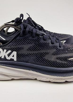 Бігові кросівки hoka clifton 9 у забарвленні black/white