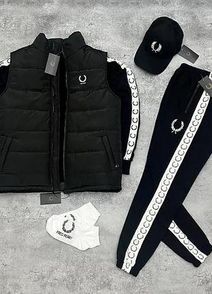 Мужской костюм fred perry + жилетка + кепка + носки черный с лампасами комплект фред перри весенний l (b)
