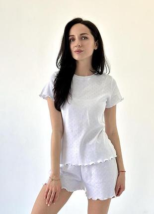 Жіноча піжама футболка та шорти з рюшами rose amour, біла