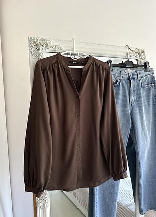 Натуральна сорочка шоколадного кольору uniqlo, натуральна блуза