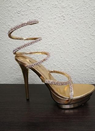 Босоніжки босоніжки wild