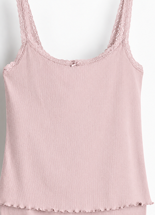 Топ в рубчик з мереживною окантовкою
