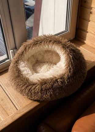 Лежанка з капюшоном для котів та собак дрібних порід ⌀44см pet sleeping bag and 5662 коричнева з білим