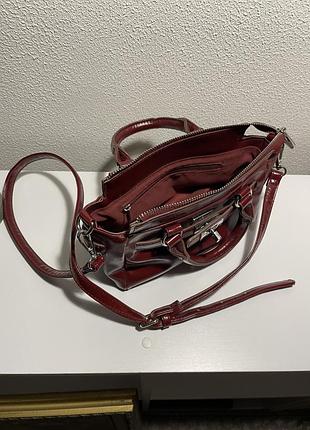 Маленька бордова сумочка stradivarius через плече 4