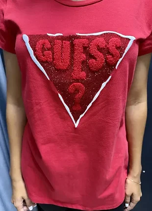 Жіноча футболка guess червона м
