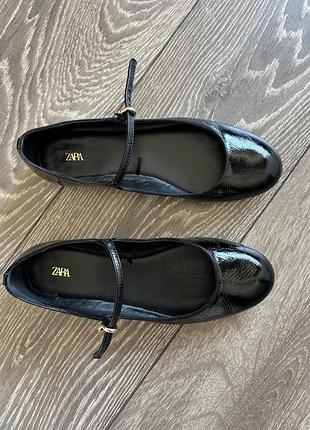 Шкіряні балетки zara. чорні балетки 50th anniversary zara з натуральної шкіри. в хорошому стані, обувались два рази.