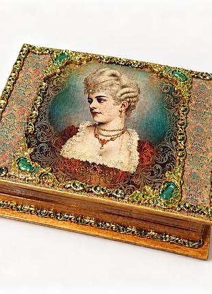 Большая шкатулка-книга ручной работы " дама из прошлого "
