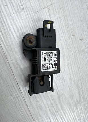 Датчик удара opel astra h, zafira b. opel astra, зафира b. центральный. 13158750