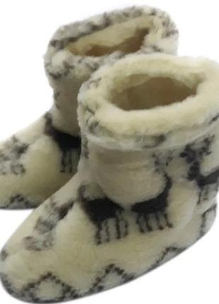 Чуни из овчины р. 36- 40 олени