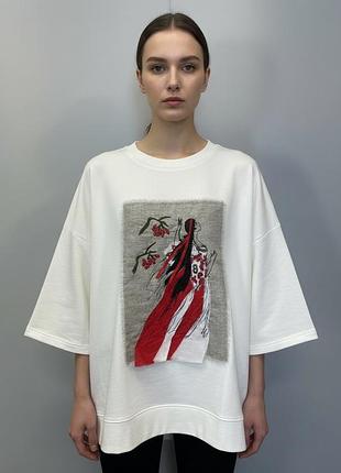 Женский свитшот с вышивкой и боковыми карманами катерина modna kazka mknk2356