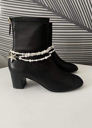 Шкіряні чобітки chanel