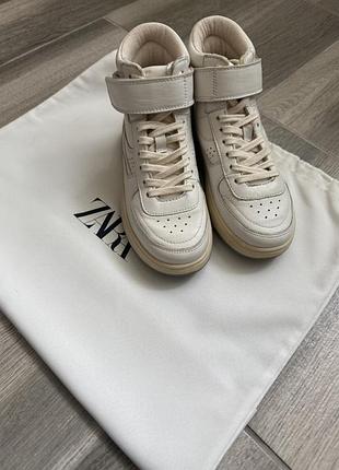 Кросівки zara
