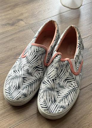 Снікерси bucket feet