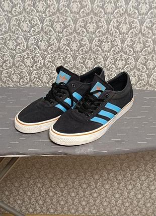 Кросівки adidas