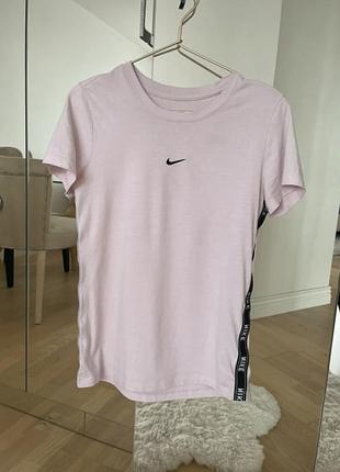 Футболка жіноча nike , s