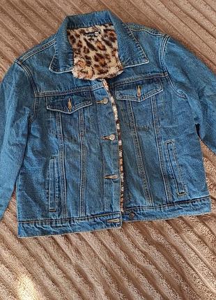 Стильна джинсова куртка boohoo blue з леопардовим хутром