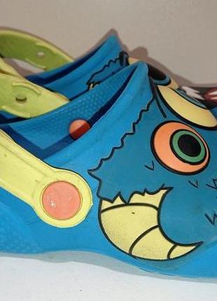 Брендовые сабо crocs.