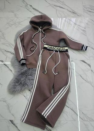 Стильный теплый спортивный костюм для девочки
