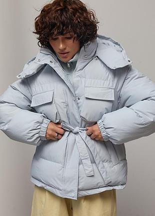 Жіночий стьобаний пуховик oversize з капюшоном та поясом
