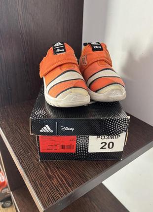 Adidas кросівки