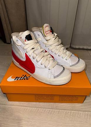 Чоловічі кеди nike jumbo в ідеальному стані, білі з червоним логотипом