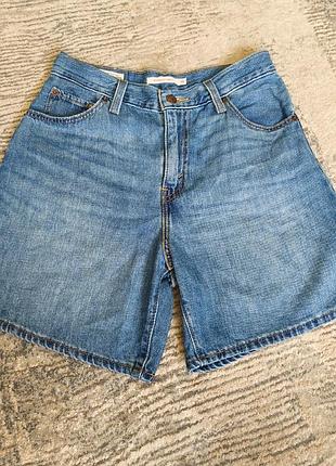 Женские джинсовые шорты levis