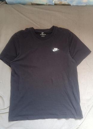 Чоловіча футболка nike чорна базова
