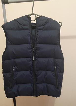 Пуховая безрукавка xs-s benetton