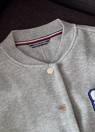 Сірий  бомбер от tommy hilfiger 4