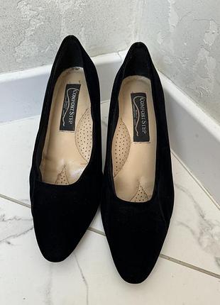 Чорні жіночі туфлі-човники бренду comfort step із замші на невеликому підборі