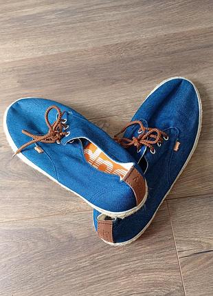 Брендові мокасини кеди superdry.
розмір 44. стелька 29 см.
ідеальний стан.
за детальною інформацією пишіть в приватні повідомлення.