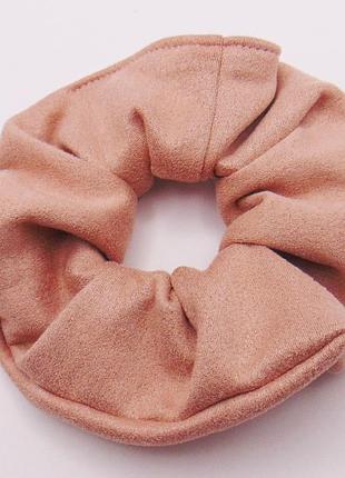 Большая замшевая резинка для волос персиковая 11,5 см handmade