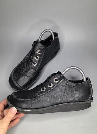 Туфлі clarks