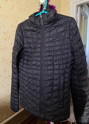 Жіноча курточка s чорна the north face