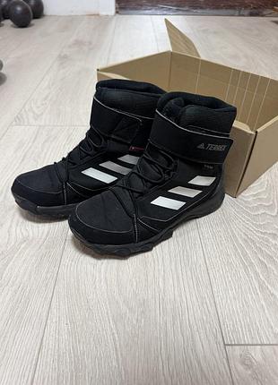 Дитячі кросівки adidas terrex 36,5 р. оригінал