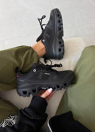 On cloudrock 
waterproof full black 4