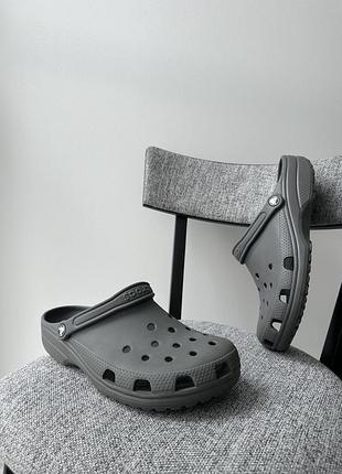 Чоловічі сірі тапки сланці шльопанці сандалі крокси crocs