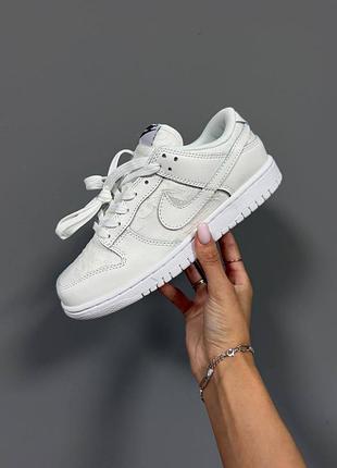 Nike sb dunk
“white lace pack”