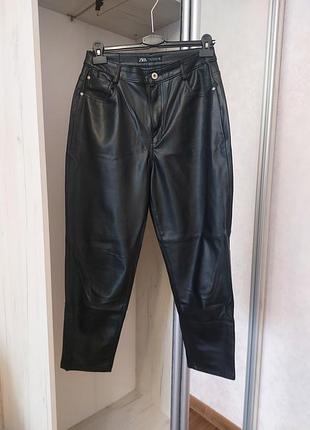 Брюки жіночі zara чорні з екошкіри eur 42