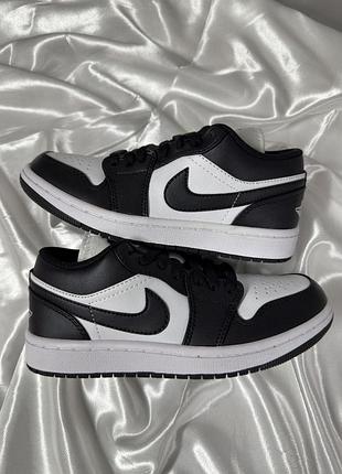 Nike air jordan 1 retro low white black